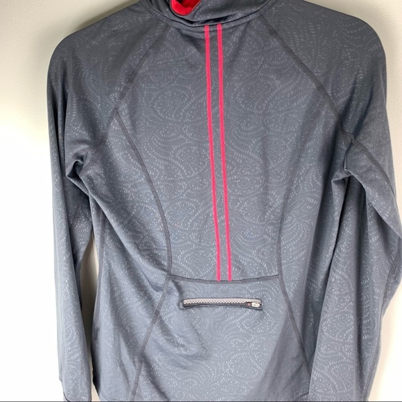 Running  Room Fit - Wear Size Medium - Picture 3 of 11